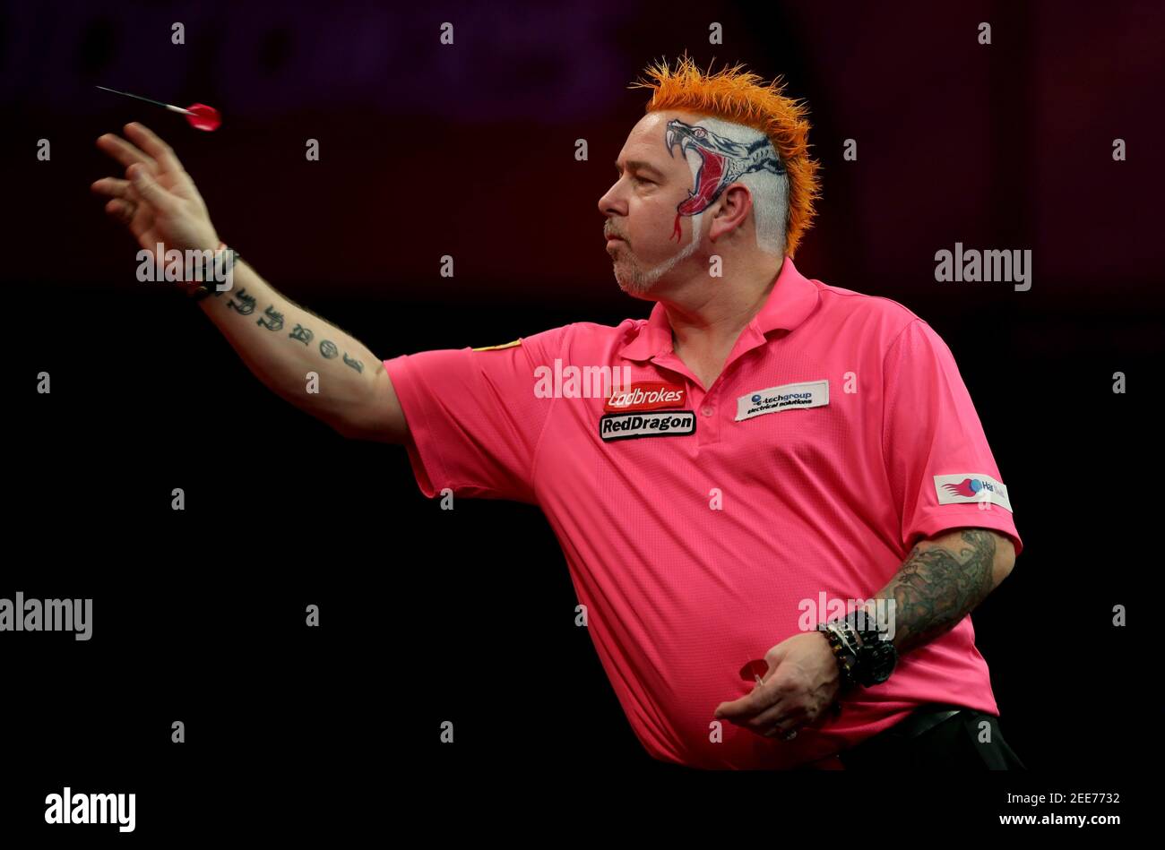 Peter wright darts hi-res stock photography and images - Page 5 - Alamy