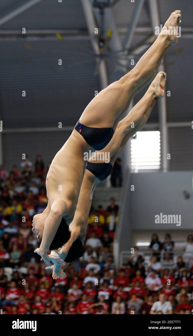28th Sea Games Singapore 15 Ocbc Aquatic Centre Singapore 9 6 15 Diving Men S 3m Synchronised Final Second Placed Singapore S Lee Han Kuan Timothy And Lee Mark Han Ming