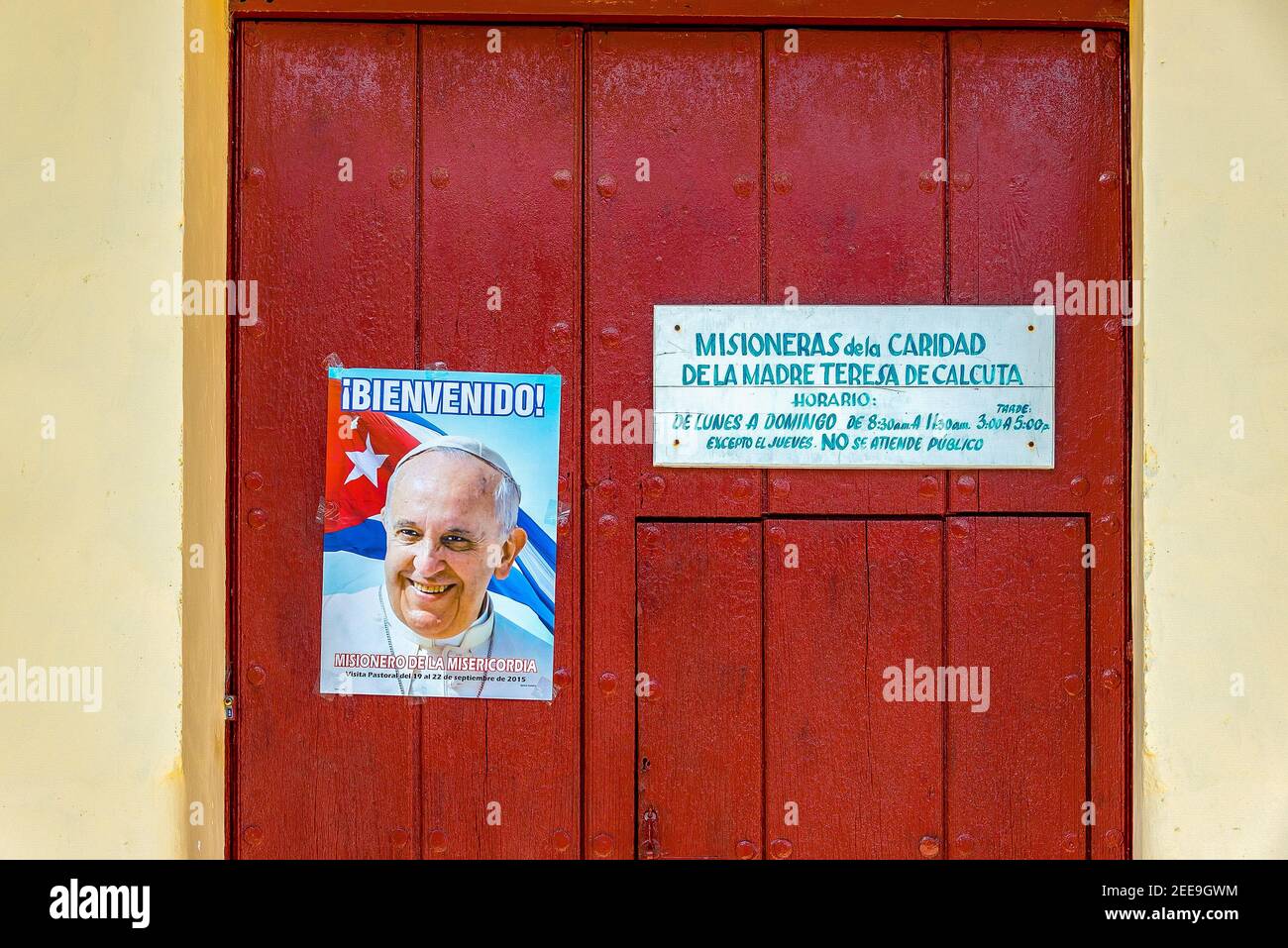 Welcoming the Pope to Cuba: Poster outside the office of Missionaries of Charity of Mother Teresa of Calcutta, in Sancti Spiritus, Cuba.  The Pope vis Stock Photo