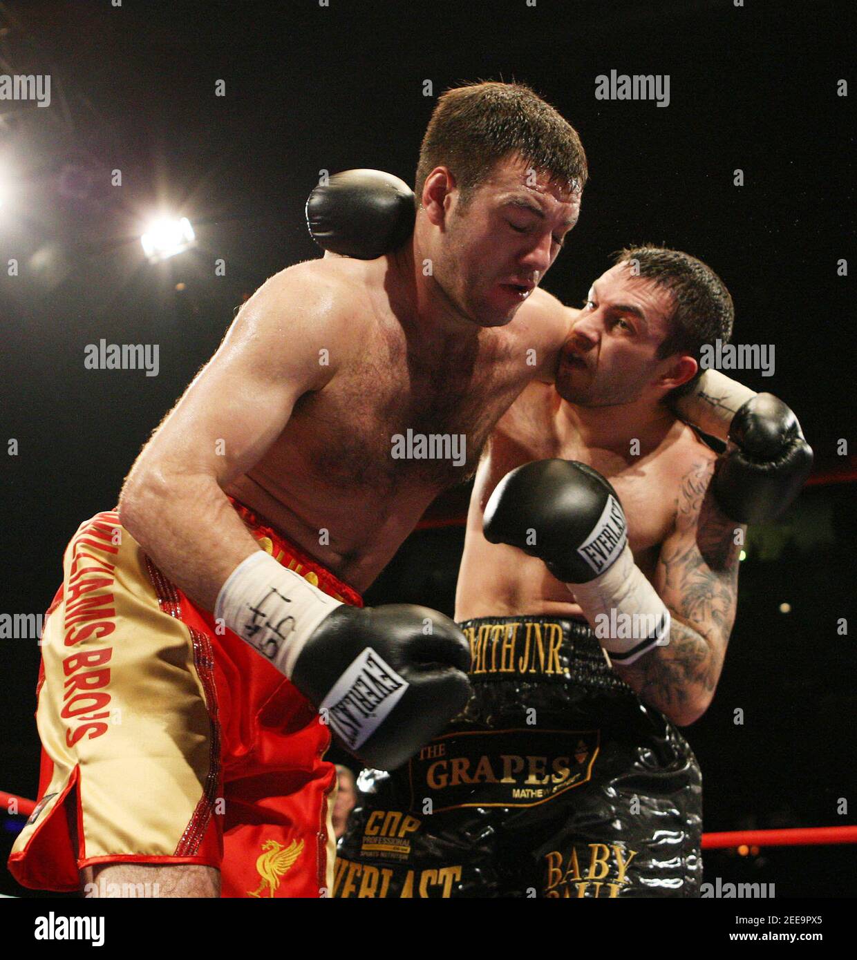 Boxing - Paul Smith v Tony Quigley British Super-Middleweight Title - Liverpool  Echo Arena - 30/10/09 Paul Smith in action against Tony Quigley (L)  Mandatory Credit: Action Images / Carl Recine Livepic Stock Photo - Alamy