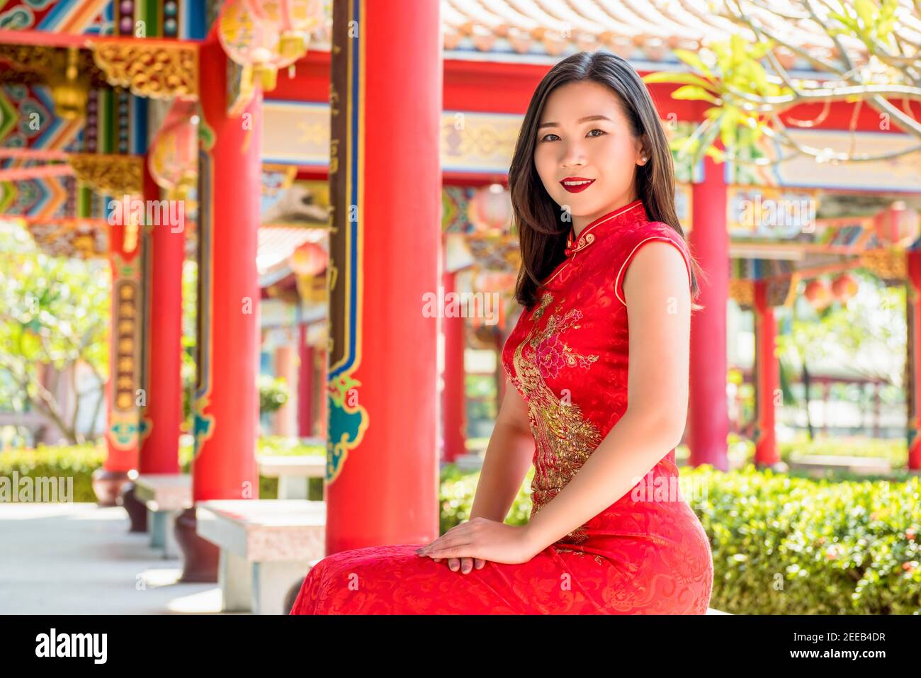 Beautiful chinese model posing hi-res stock photography and images - Alamy