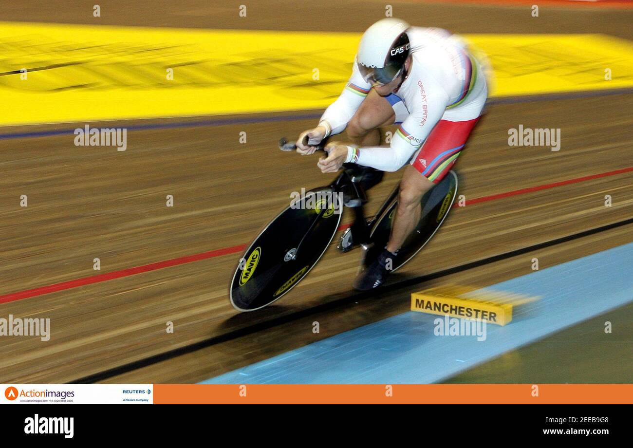 Cycling Uci Track Cycling World Cup Manchester Velodrome 23 2 07 Great Britain S Chris Hoye During The 1km Time Trial Mandatory Credit Action Images Carl Recine Livepic Stock Photo Alamy
