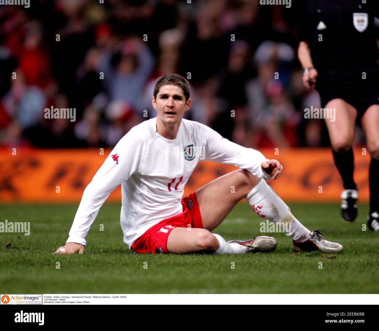 Football Wales V Hungary International Friendly Millennium Stadium Cardiff 9 2 05 Carl Robinson Wales Mandatory Credit Action Images Jason O Brien Stock Photo Alamy