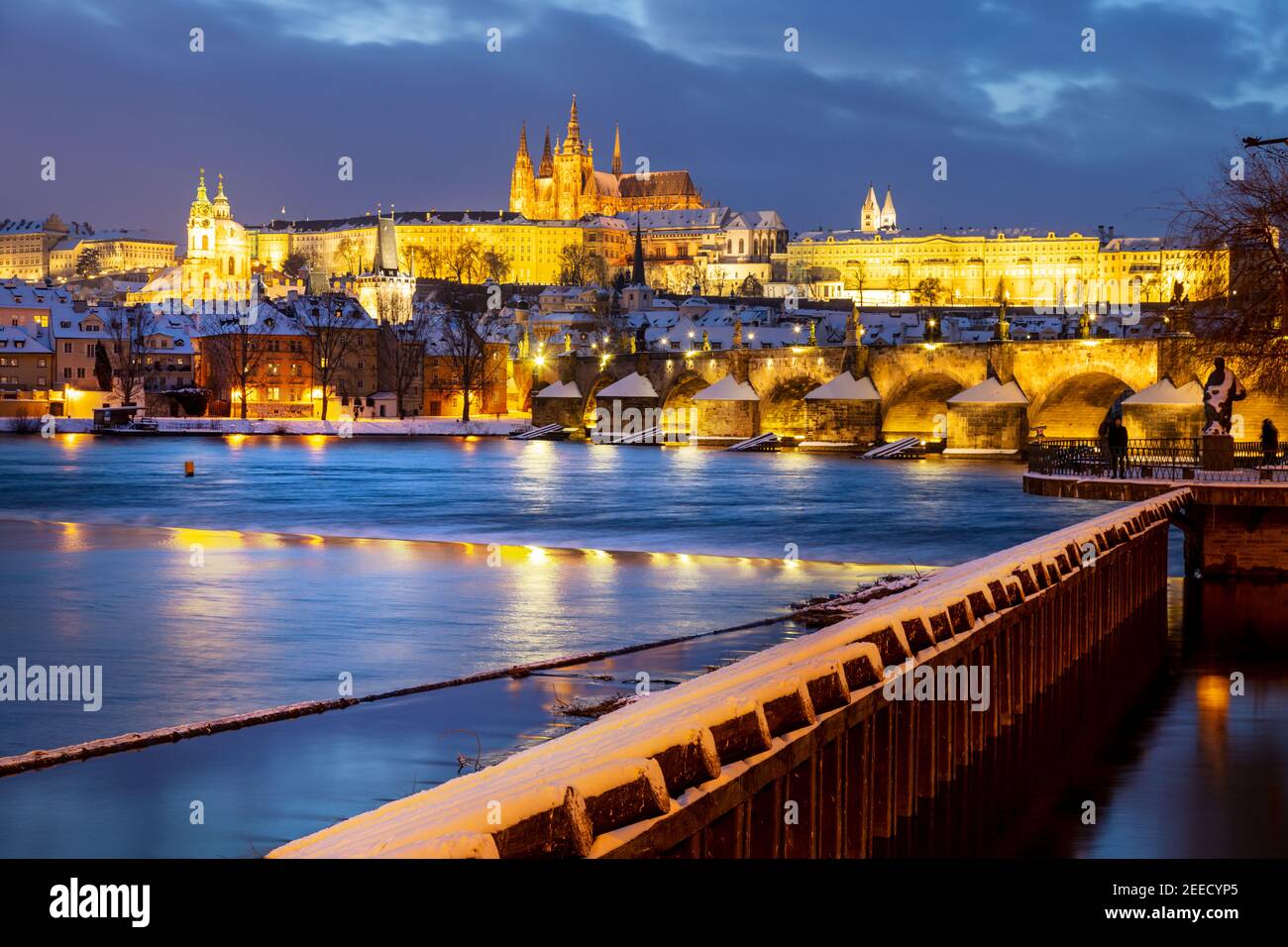 charles-bridge-prague-castle-and-moldau-river-lesser-town-prague