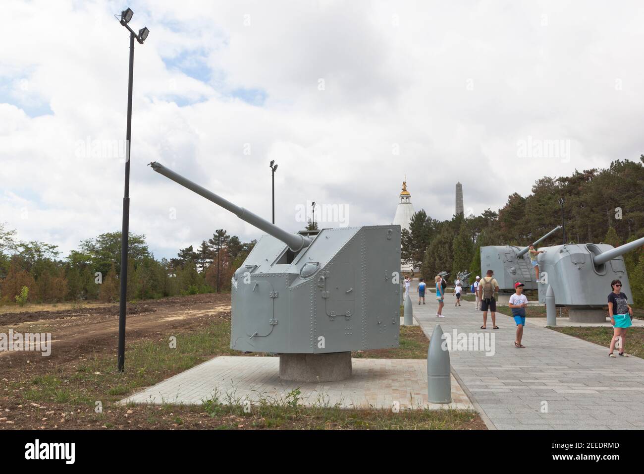 Sevastopol, Crimea, Russia - July 28, 2020: Soviet naval guns of the Great Patriotic War with an 85-mm universal gun 90-K in the foreground at the mem Stock Photo