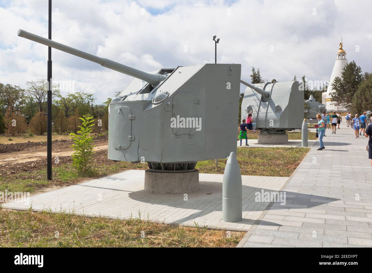 Sevastopol, Crimea, Russia - July 28, 2020: Soviet 85-mm universal naval gun 90-K sample 1941 and 100-mm cannon B-34 sample 1940 in the memorial compl Stock Photo