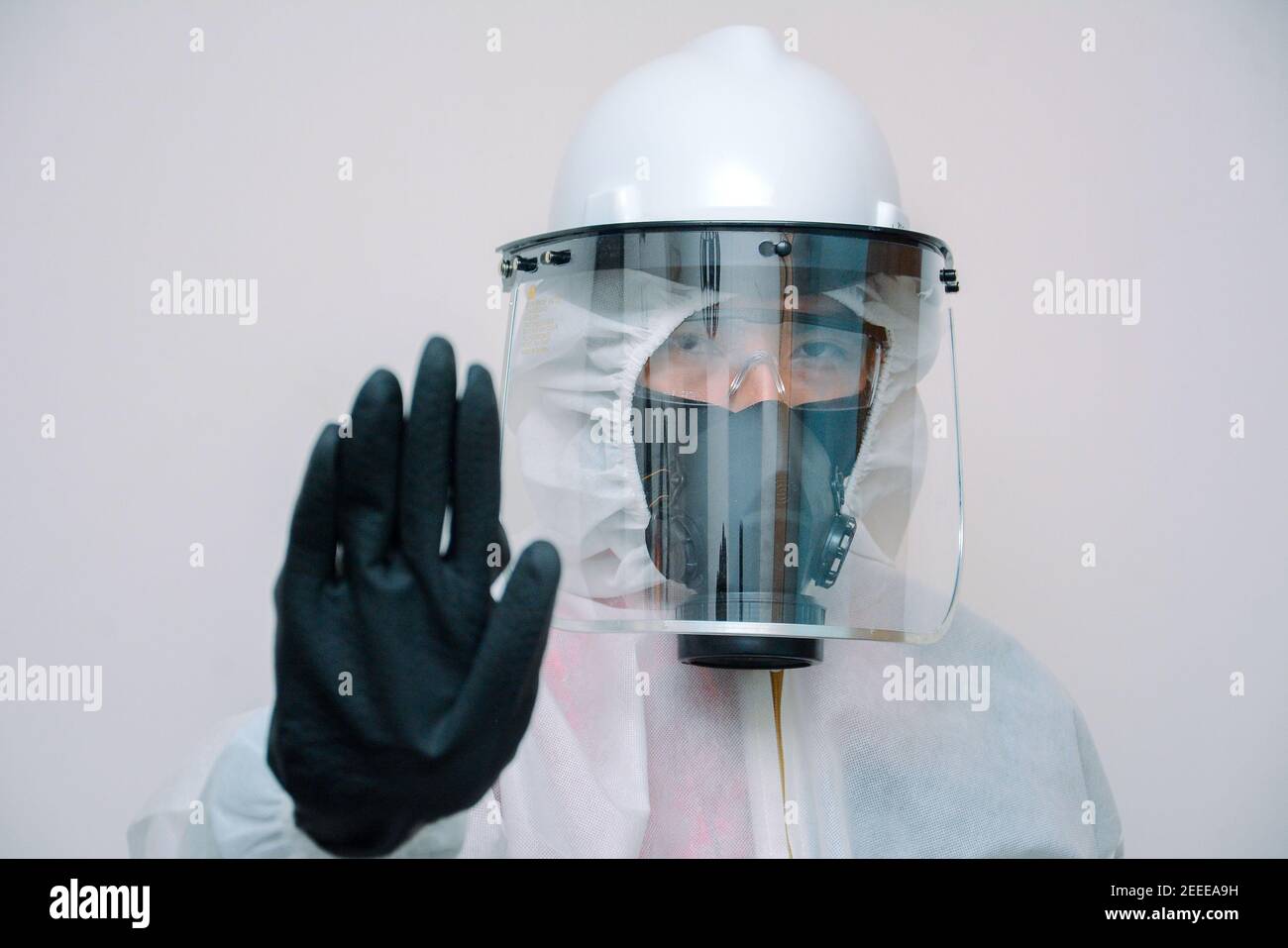 Man wearing gas mask hi-res stock photography and images - Alamy
