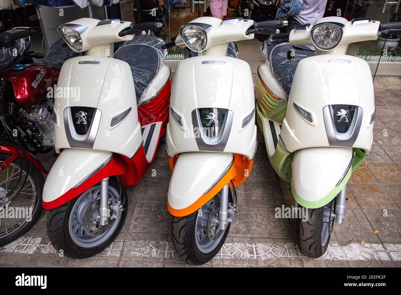 Scooter peugeot hi-res stock photography and images - Page 2 - Alamy