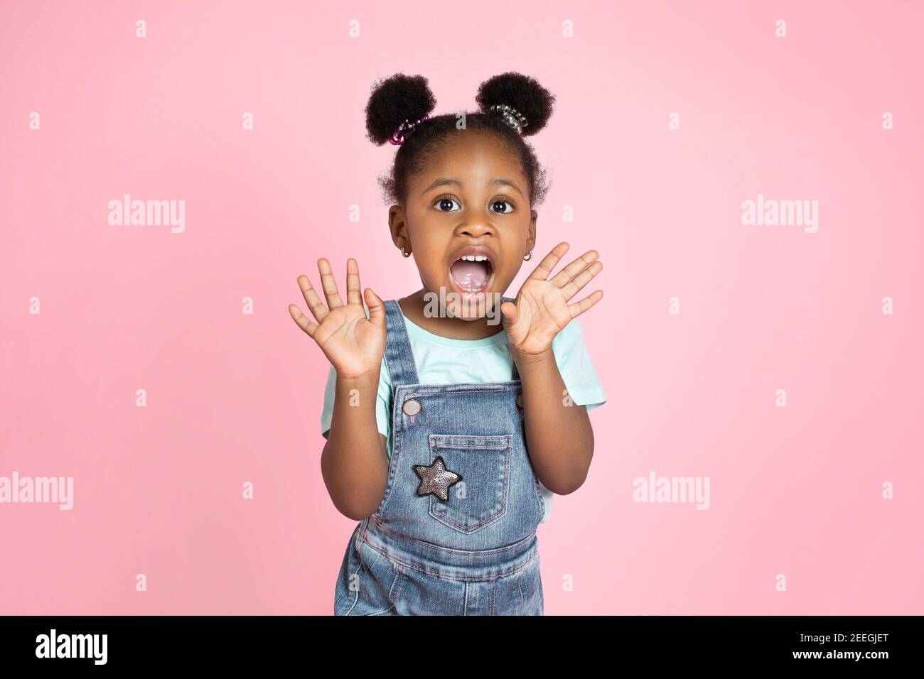 portrait little girl open mouth Happy little girl open mouth hi-res stock photography and images - Page 7 -  Alamy