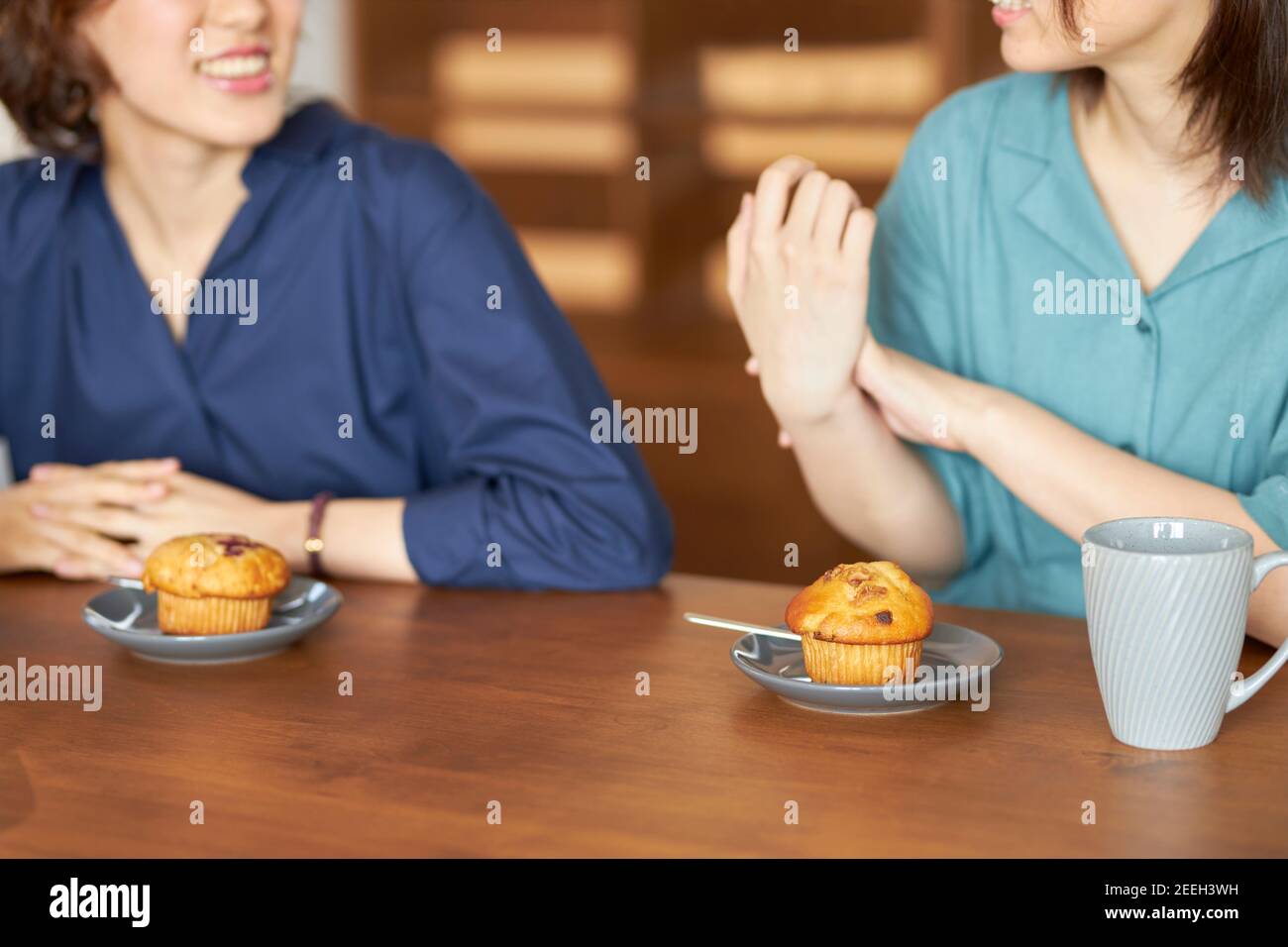 Young Japanese women at a cafe Stock Photo - Alamy