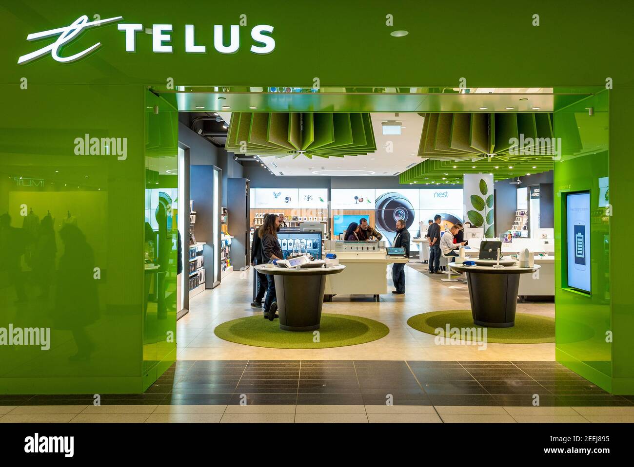 Telus store entrance in Eaton Center. Telus Corporation is a Canadian national telecommunications company that provides a wide range of telecommunication Stock Photo