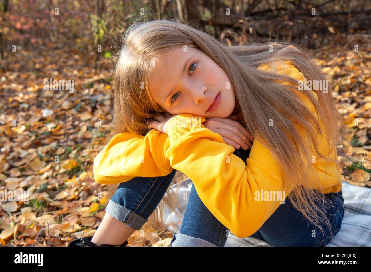 Beautiful young blonde in jeans hi-res stock photography and images - Alamy