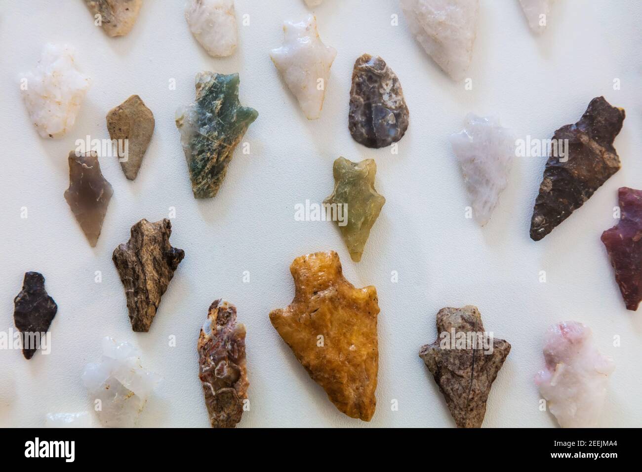 White Shell Arrow Head Arrowheads hi-res stock photography and images - Alamy