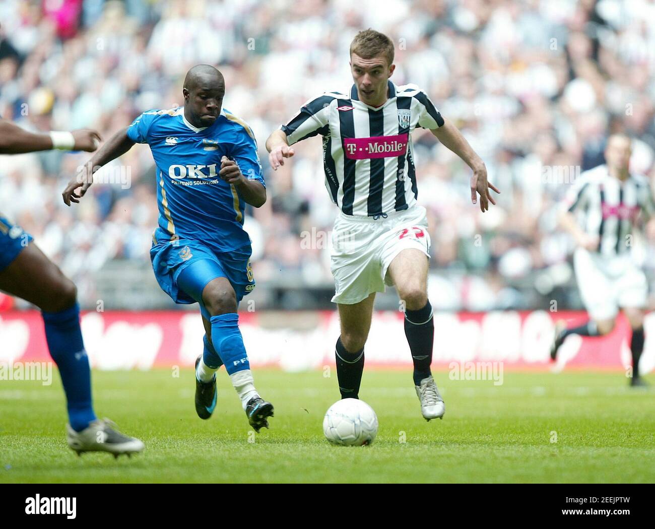 Football - Portsmouth v West Bromwich Albion - FA Cup Semi Final - Wembley Stadium - 07/08 - 5/4/08  Portsmouth's Lassana Diarra in action against West Bromwich Albion's James Morrison (R)  Mandatory Credit: Action Images / Peter Cziborra Stock Photo