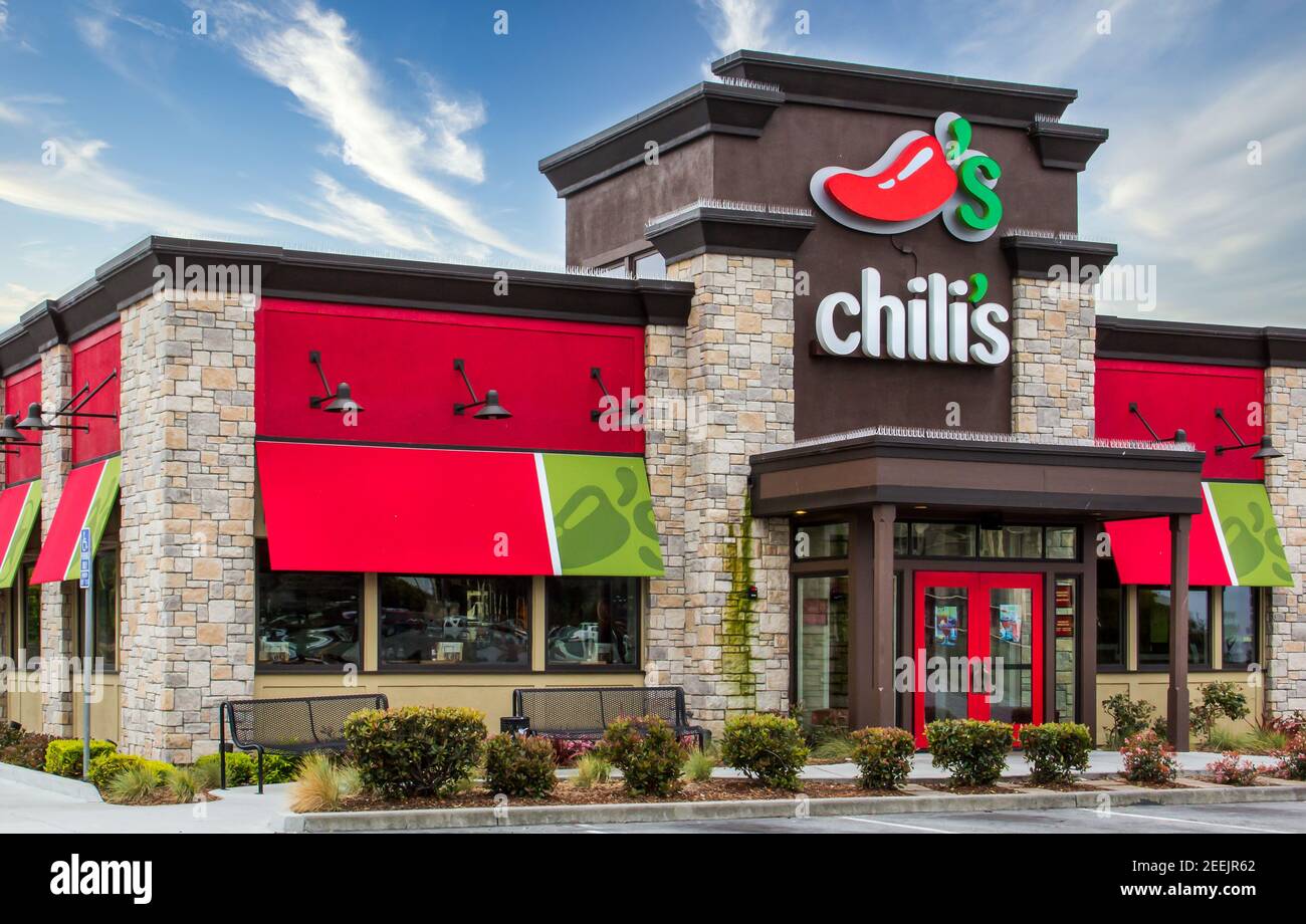 MONTEREY, CA/USA APRIL 2014: Chili's Restaurant Exterior. Chili's Grill & Bar is an casual dining restaurant chain with in the United Stock Photo Alamy