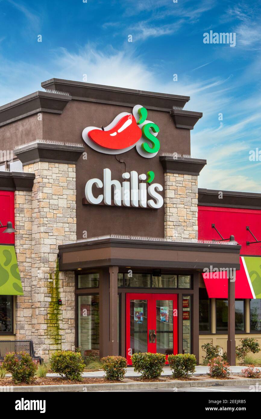 MONTEREY, CA/USA APRIL 2014: Chili's Restaurant Exterior. Chili's Grill & Bar is an casual dining restaurant chain with in the United Stock Photo Alamy
