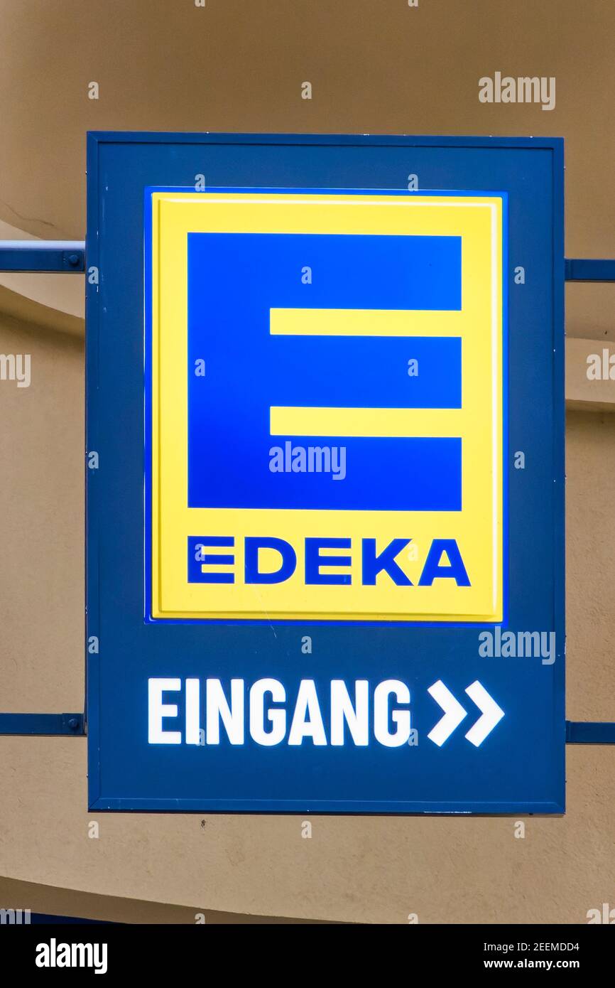 Edeka Logo,  Markenzeichen, Edeka Supermarkt , Hinweisschild Eingang, Neukoelln, Berlin Stock Photo
