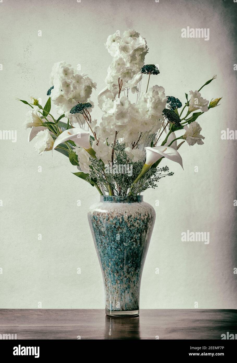 White hydrangeas garden pot hi-res stock photography and images - Alamy