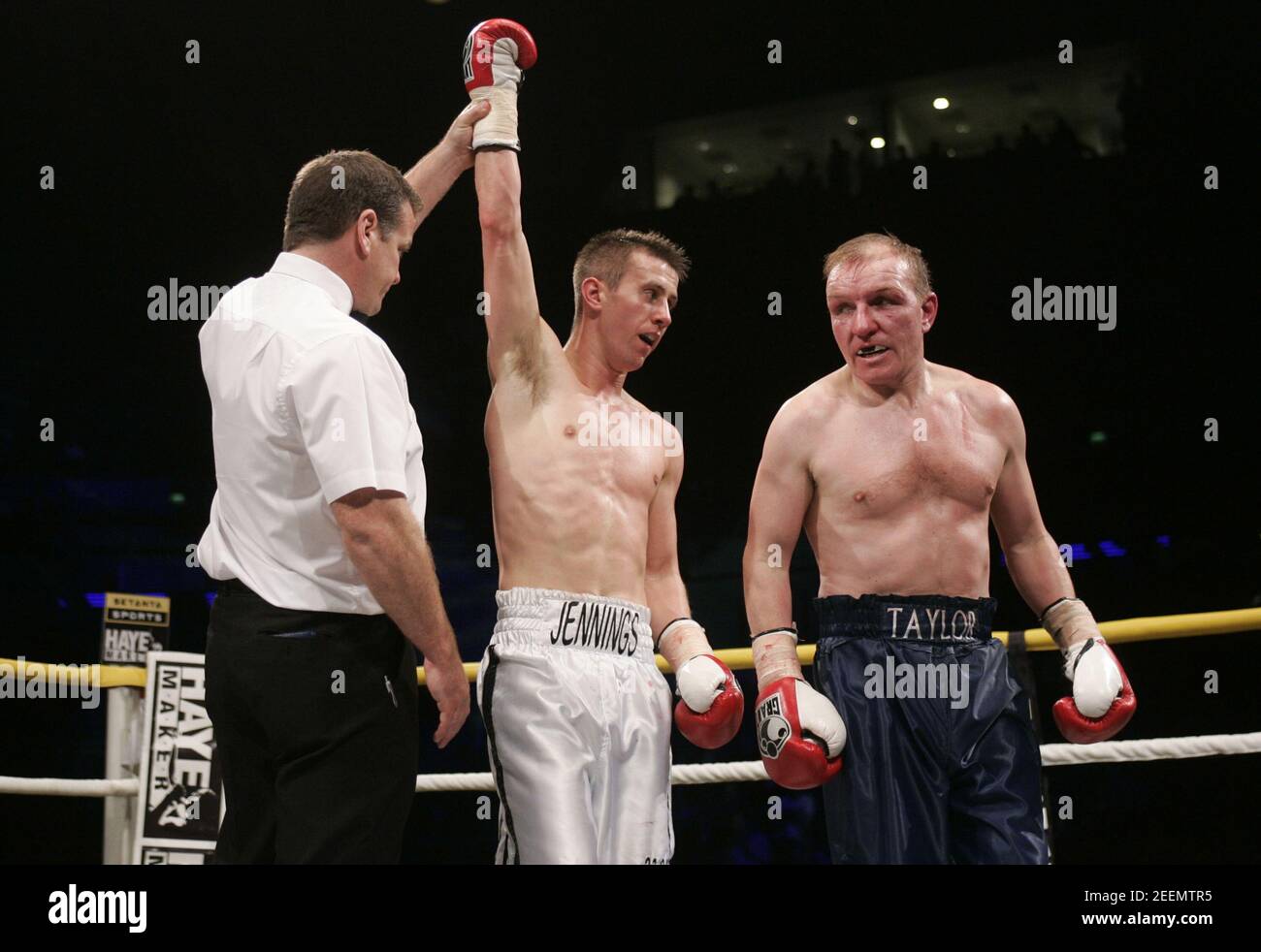Boxing - Lee Jennings v Karl Taylor - Welterweight Fight - Echo Arena,  Liverpool - 28/3/09 Lee Jennings (C) celebrates victory Mandatory Credit:  Action Images / Alex Morton Stock Photo - Alamy