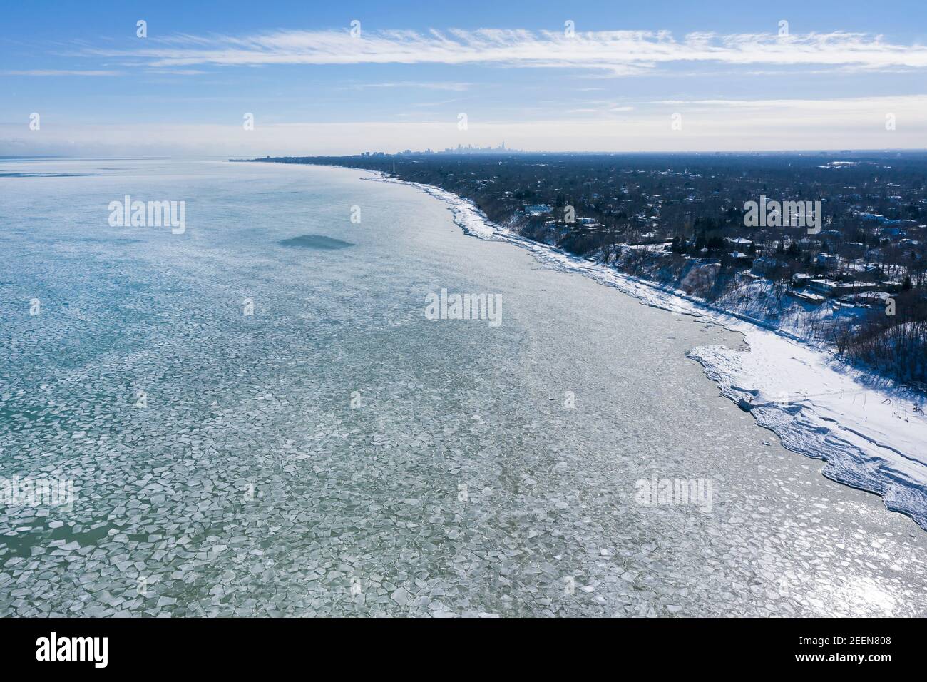 Chicago skyline frozen lake michigan hi-res stock photography and ...
