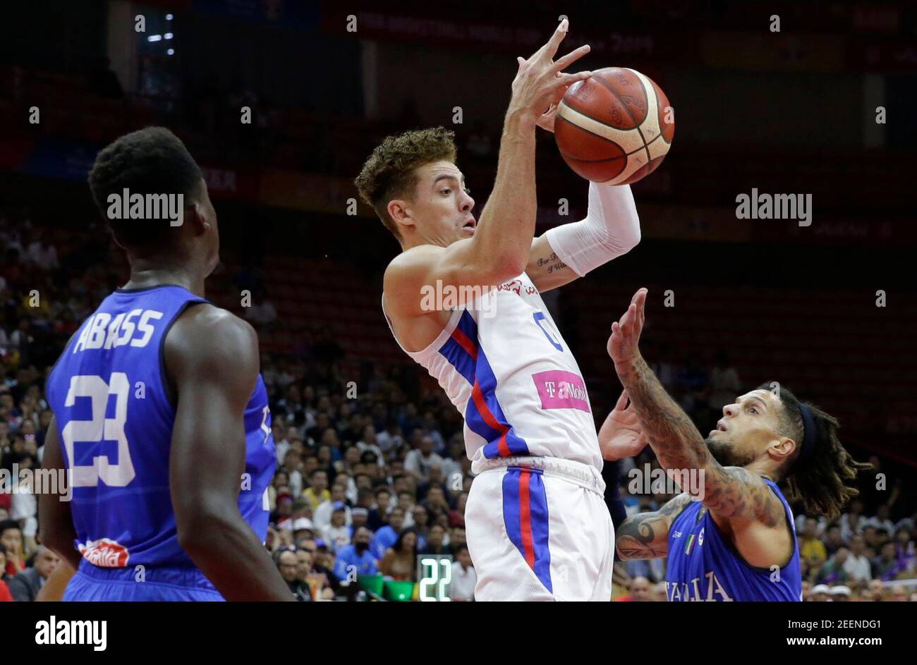 Basketball - FIBA World Cup - Second Round - Group J - Puerto Rico v Italy - Wuhan Sports Centre, Wuhan, China - September 8, 2019 Puerto Rico's Isalah Piniero in action with Italy's Daniel Hackett and Awudu Abass REUTERS/Jason Lee Stock Photo