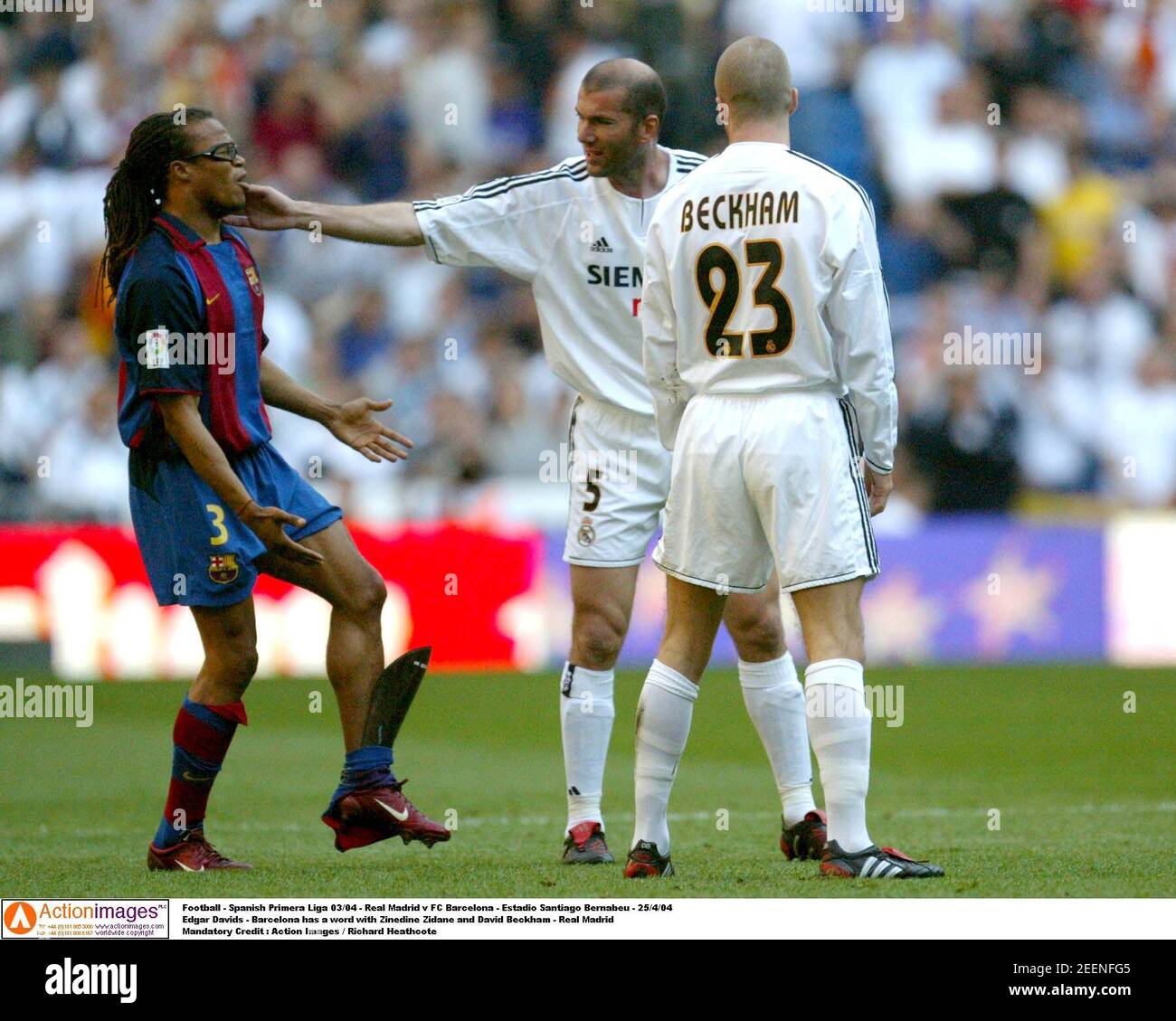 Football Spanish Primera Liga 03 04 Real Madrid V Fc Barcelona Estadio Santiago Bernabeu 25 4 04 Edgar Davids Barcelona Has A Word With Zinedine Zidane And David Beckham