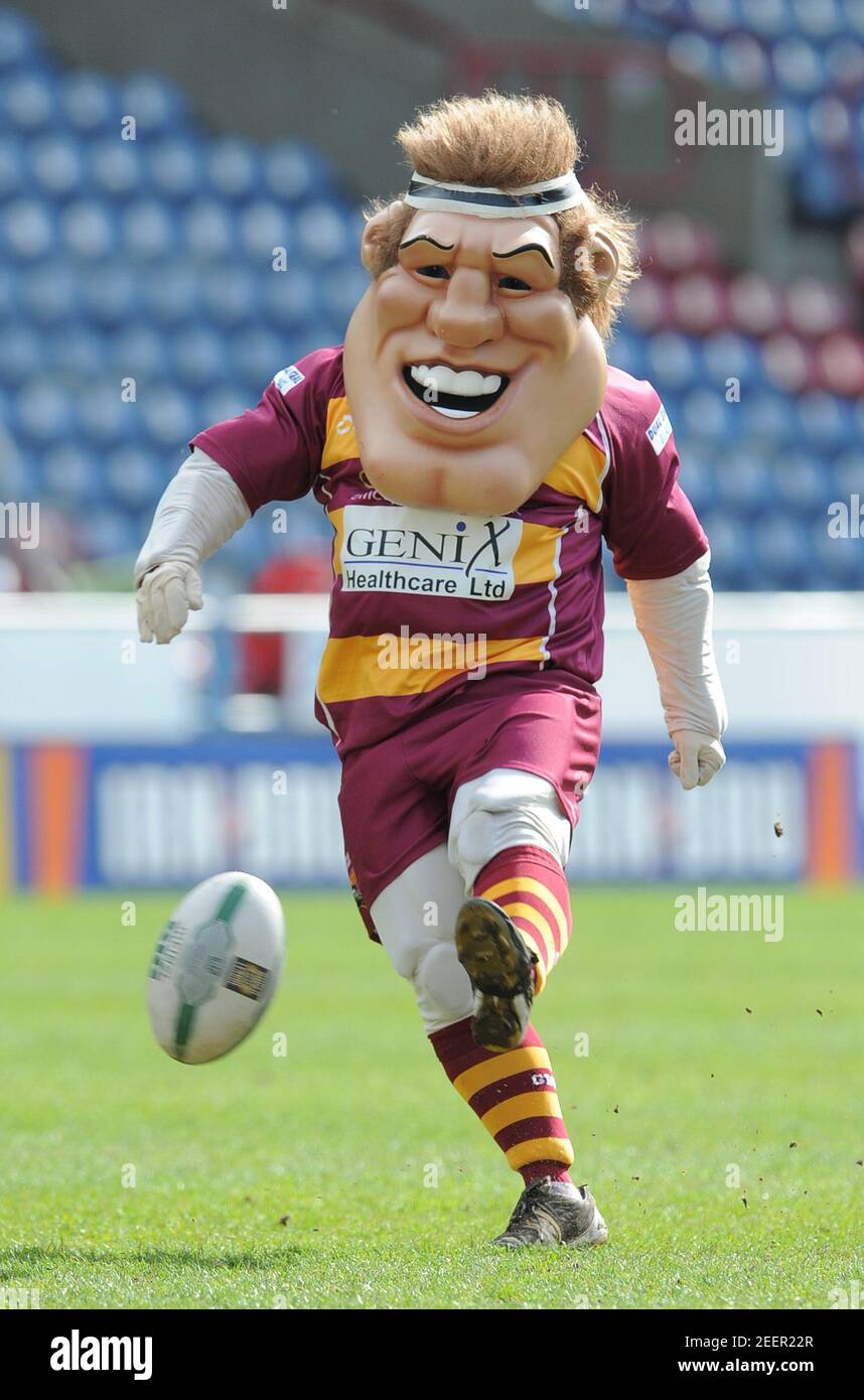 Huddersfield giants mascot hi-res stock photography and images - Alamy