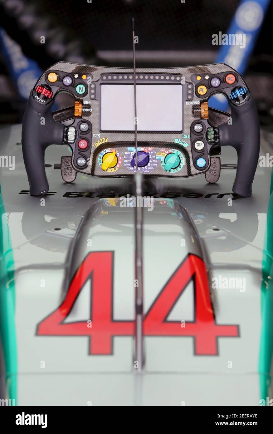 lewis hamilton steering wheel