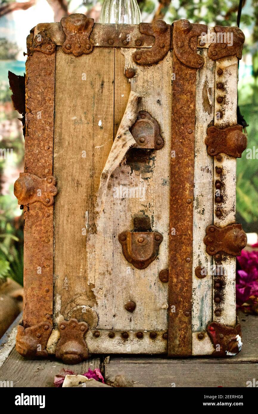 Steamer Trunk, Blue Heaven Bar and Restaurant in Key West, Florida, FL USA.  Southern most point in the continental USA.  Island vacation destination. Stock Photo