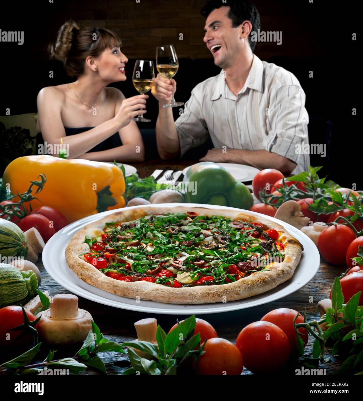Couple in pizzeria Stock Photo - Alamy