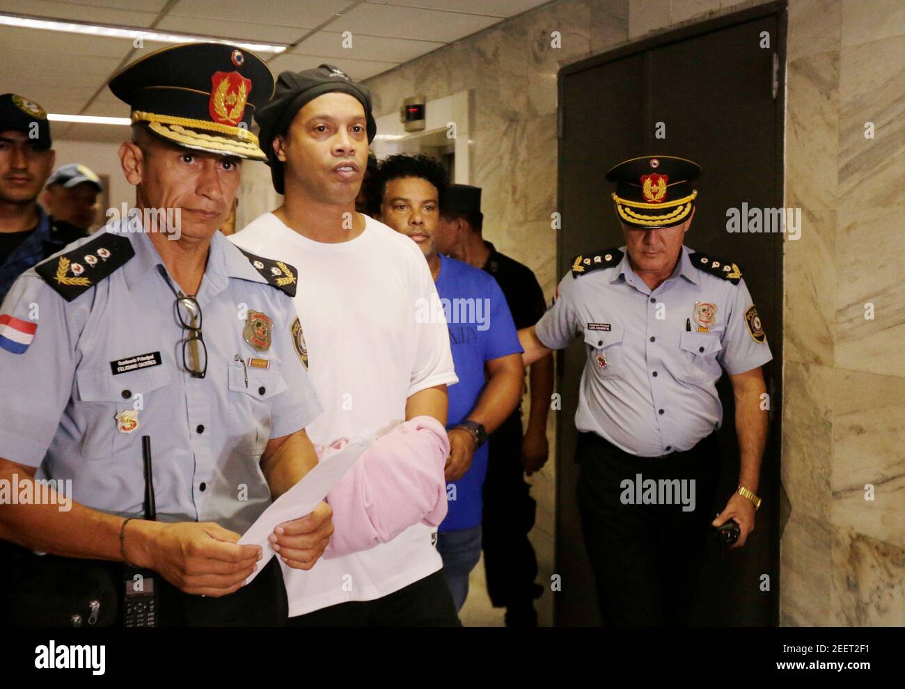 Judge rules Ronaldinho must remain in Paraguayan jail - Paraguayan Supreme Court, Asuncion, Paraguay - March 7, 2020? Ronaldinho and his brother Roberto de Asis handcuffed and escorted by police at the Supreme Court of Paraguay?REUTERS/Jorge Adorno Stock Photo