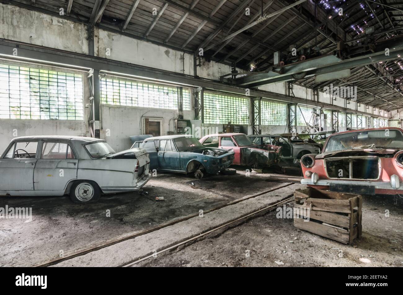 many old forgotten classic cars in a hall Stock Photo
