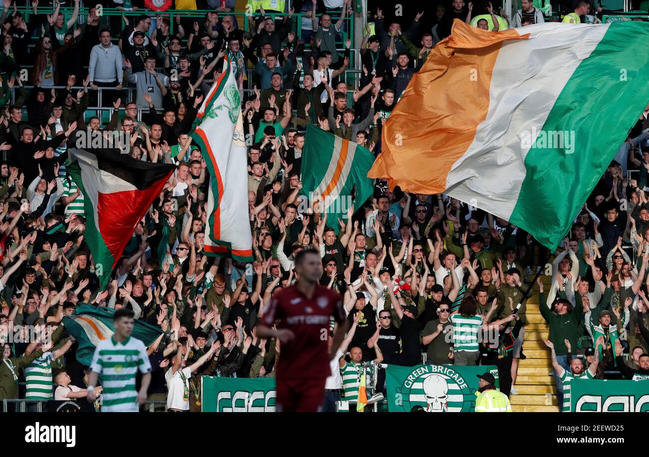 Soccer Football - Champions League - Third Qualifying Round Second Leg -  Celtic v CFR Cluj - Celtic Park, Glasgow, Britain - August 13, 2019 Celtic  fans with flags REUTERS/Russell Cheyne Stock Photo - Alamy