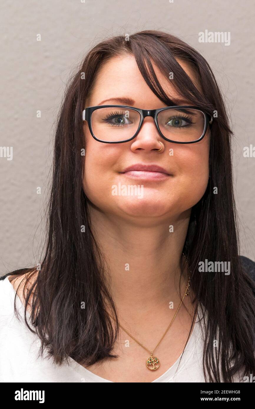 Portrait of a young woman Stock Photo - Alamy