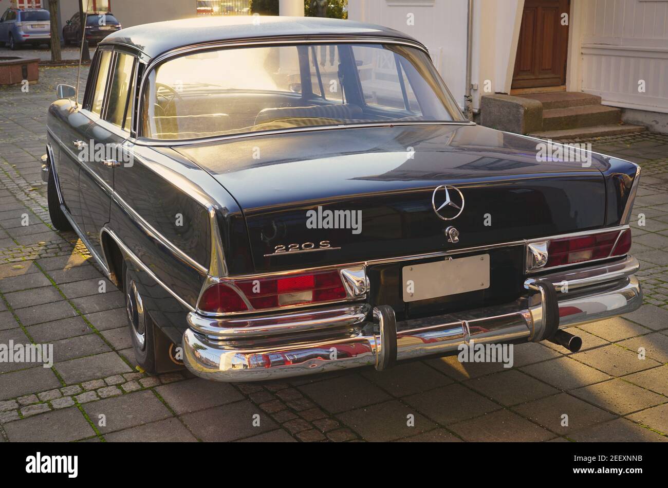 Page 3 Yellow Mercedes High Resolution Stock Photography And Images Alamy