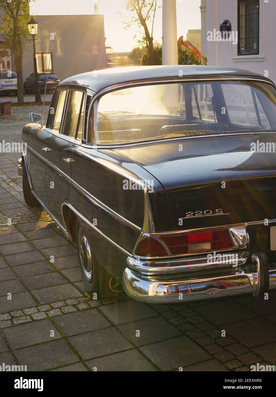 Page 3 Yellow Mercedes High Resolution Stock Photography And Images Alamy