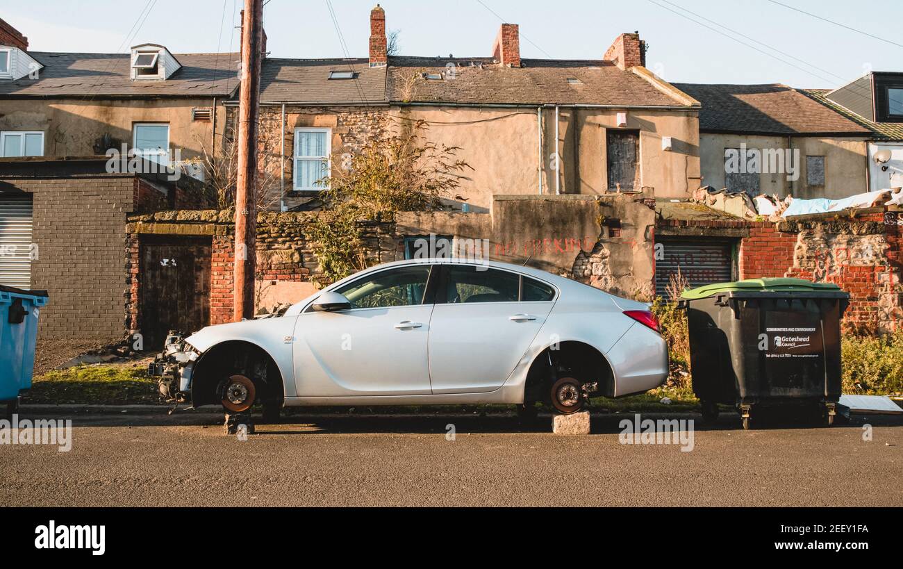 Car with no wheels hires stock photography and images Alamy
