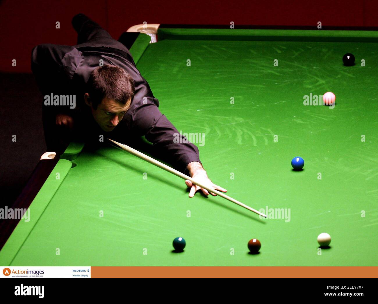 Snooker Uk Championship York Barbican Centre 7 12 06 Ronnie O Sullivan In Action During The Second Round Mandatory Credit Action Images Lee Smith Livepic Stock Photo Alamy