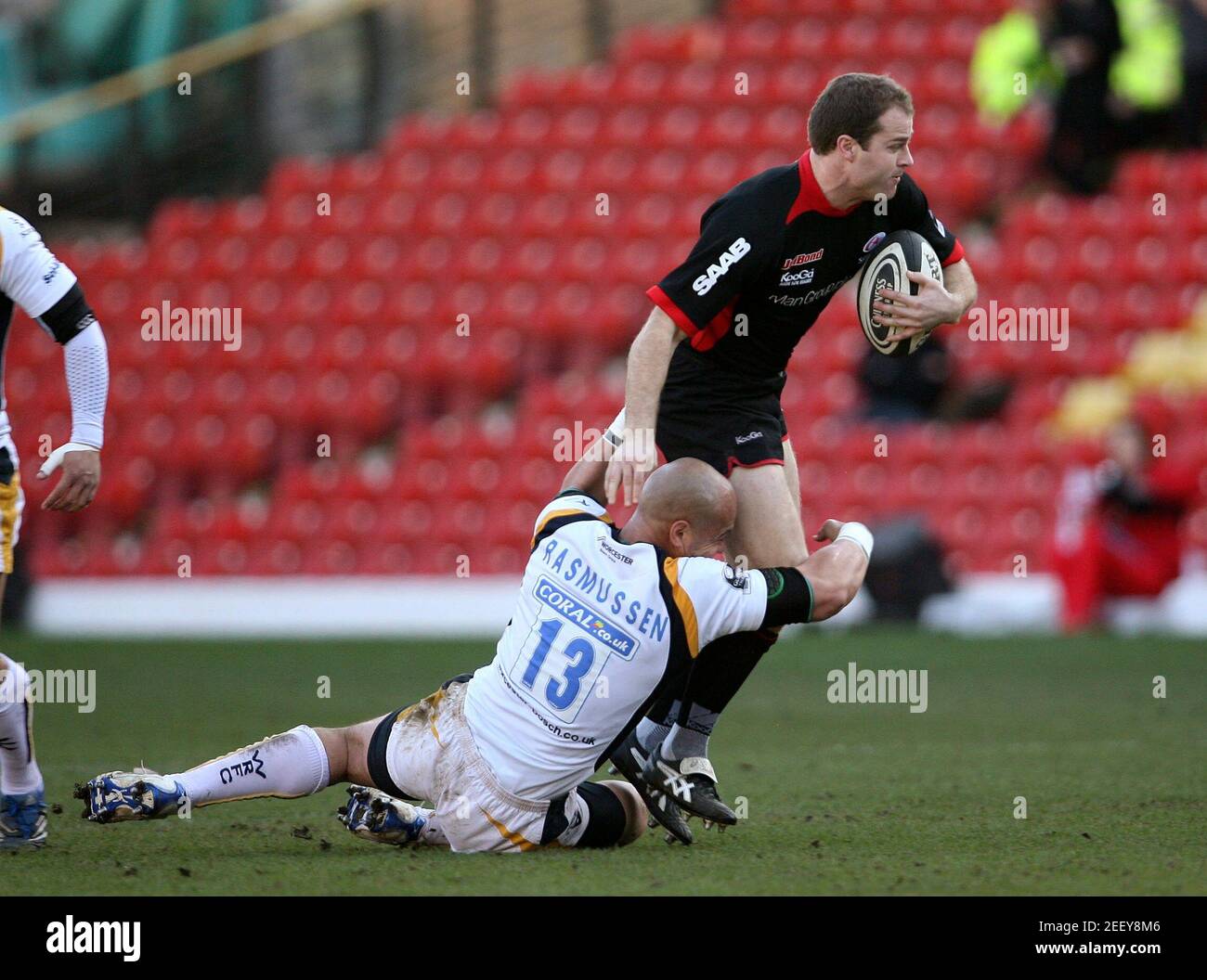 Rugby Union - Saracens v Worcester Warriors Guinness Premiership - Vicarage Road - 10/2/08 Saracens' Rodd Penny (R) is callenged by Worcester's Dale Rasmussen (L) Mandatory Action Images / Matthew Childs Livepic Stock Photo - Alamy