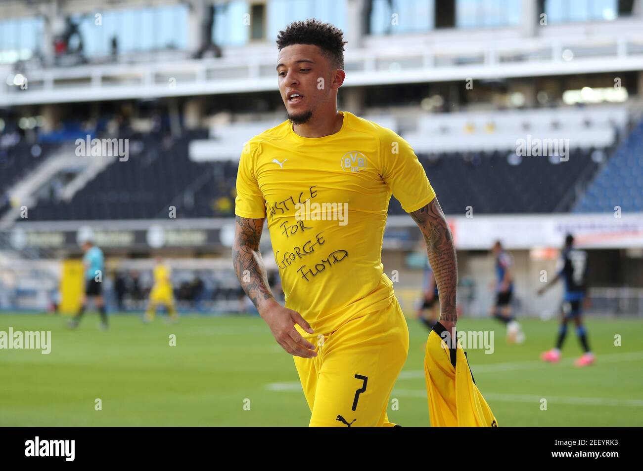 Soccer Football - Bundesliga - SC Paderborn v Borussia Dortmund - Benteler Arena, Paderborn, Germany - May 31, 2020 Borussia Dortmund's Jadon Sancho celebrates scoring their second goal with a 'Justice for George Floyd' shirt, as play resumes behind closed doors following the outbreak of the coronavirus disease (COVID-19) Lars Baron/Pool via REUTERS   DFL regulations prohibit any use of photographs as image sequences and/or quasi-video Stock Photo
