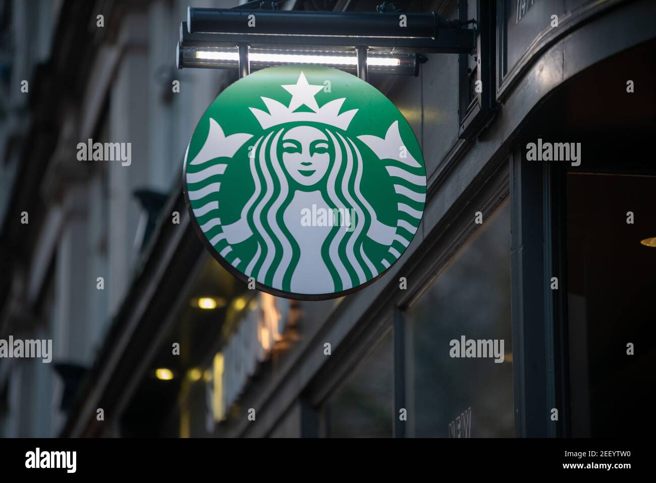 Starbucks Logo High Resolution Stock Photography And Images Alamy Starbucks Logo High Resolution Stock Photography And Images Alamy
