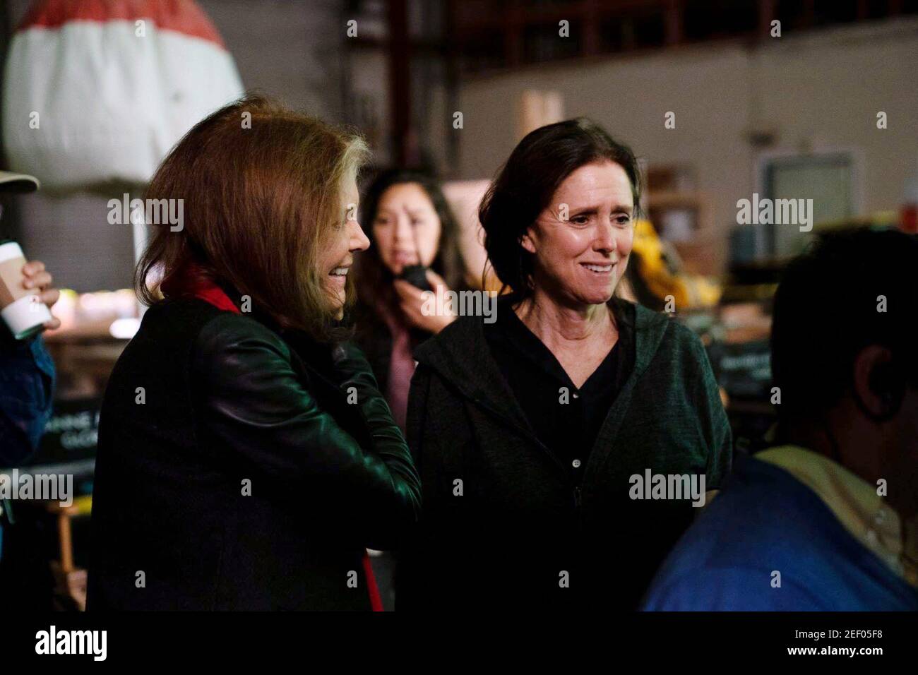 THE GLORIAS, from left: Gloria Steinem, director Julie Taymor, on set
