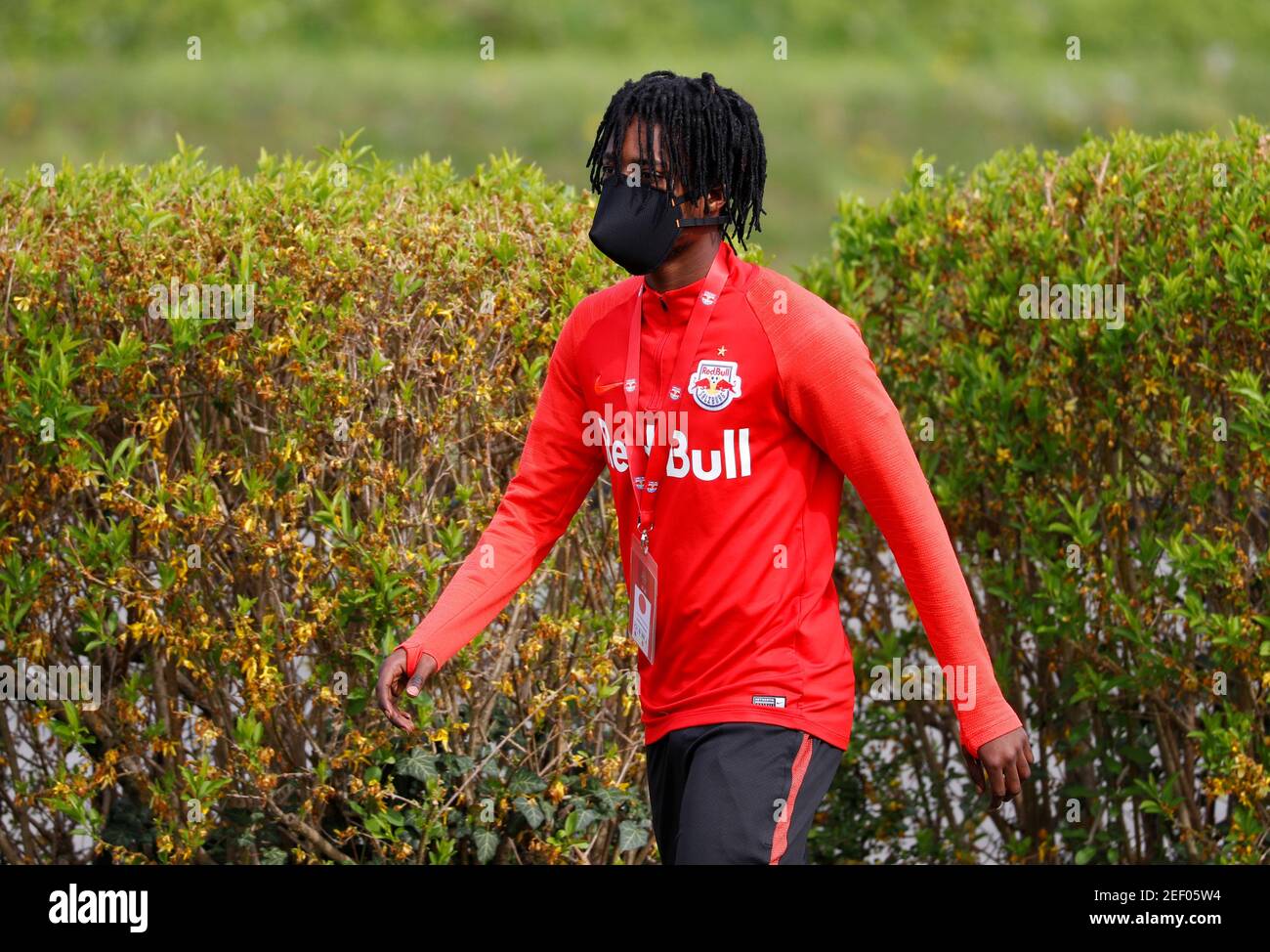Soccer Football - Red Bull Salzburg Training - Red Bull Trainingszentrum, Salzburg, Austria - April 21, 2020 Red Bull Salzburg's Majeed Ashimeru arrives for training wearing a protective face mask despite most sport being cancelled around the world as the spread of coronavirus disease (COVID19) continues. REUTERS/Leonhard Foeger Stock Photo