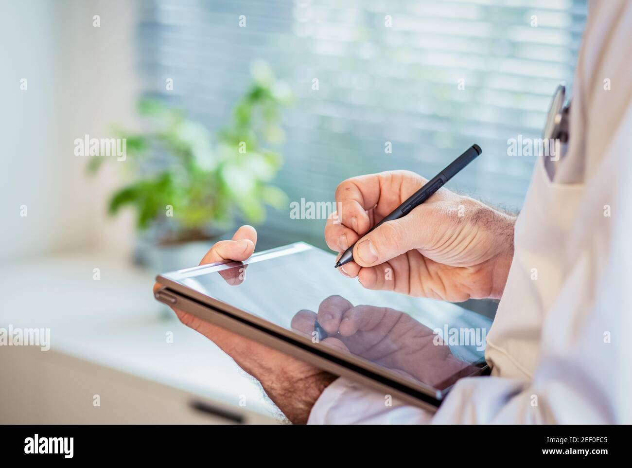 Telehanth Tablet doctor using tablet telemedicine telehealth concept Stock Photo - Alamy