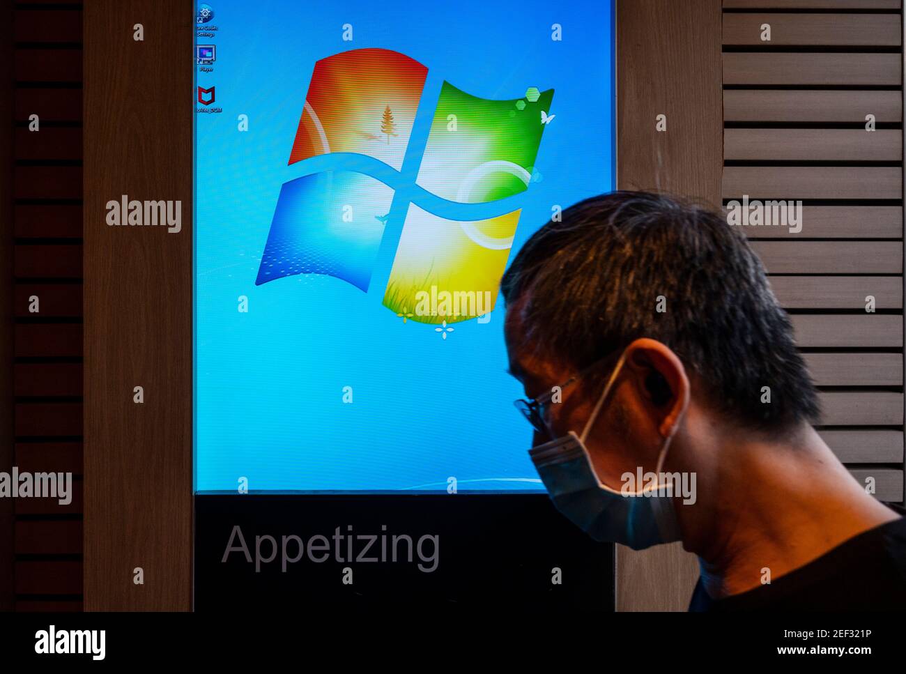 Microsoft windows logo hi-res stock photography and images - Alamy