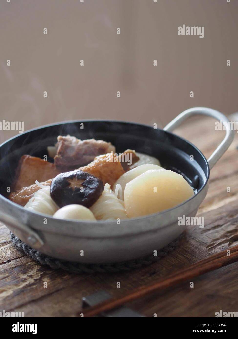 https://c8.alamy.com/comp/2EF395X/oden-japanese-one-pot-dish-2EF395X.jpg