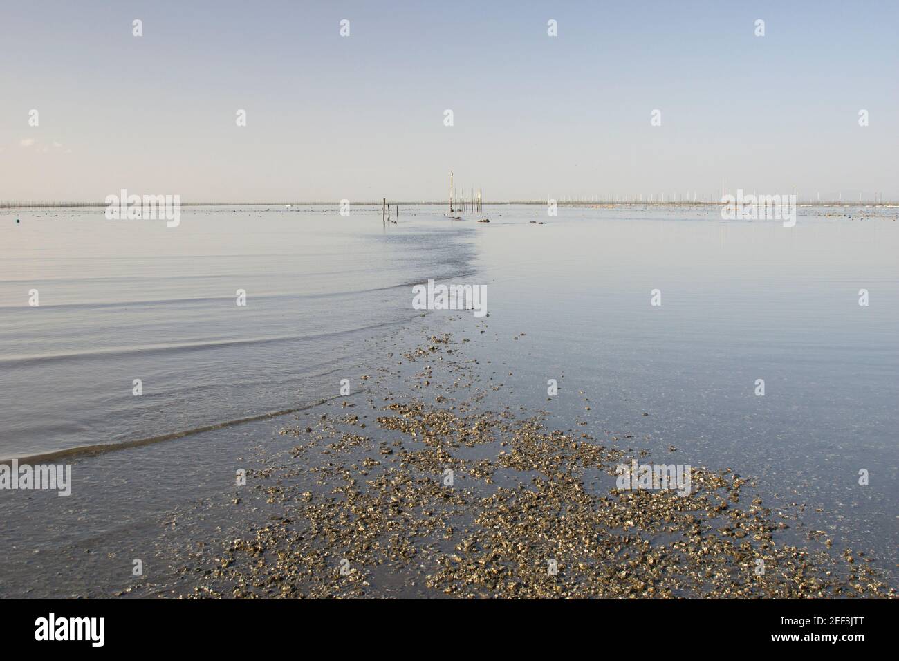 Sea tide ebb flow hires stock photography and images Alamy