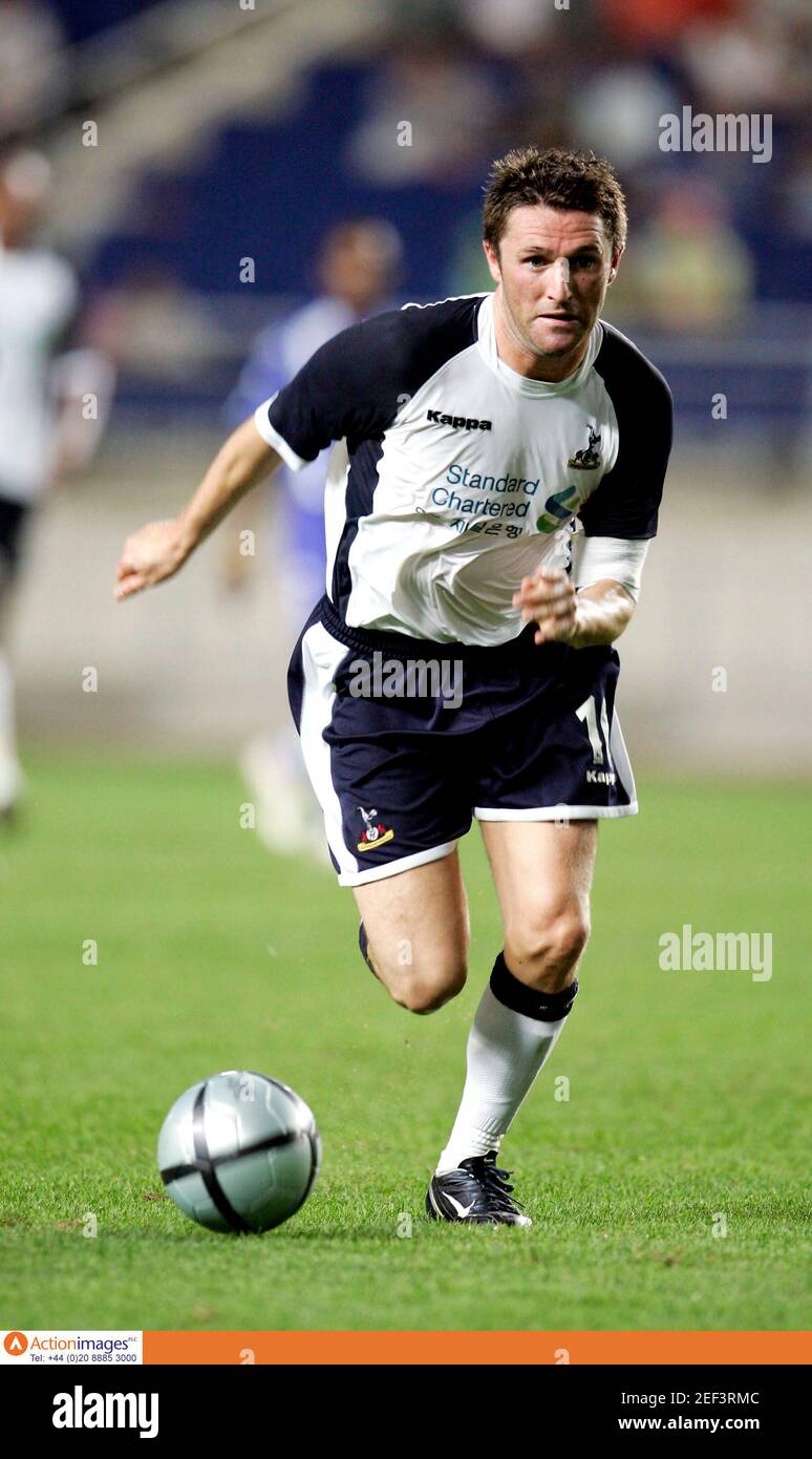 Football Tottenham Hotspur V Mamelodi Sundowns Fc 2005 Peace Cup Korea Pre Season Friendly Suwon Korea 18 7 05 Tottenham S Robbie Keane In Action Mandatory Credit Action Images John Sibley Livepic Stock Photo Alamy