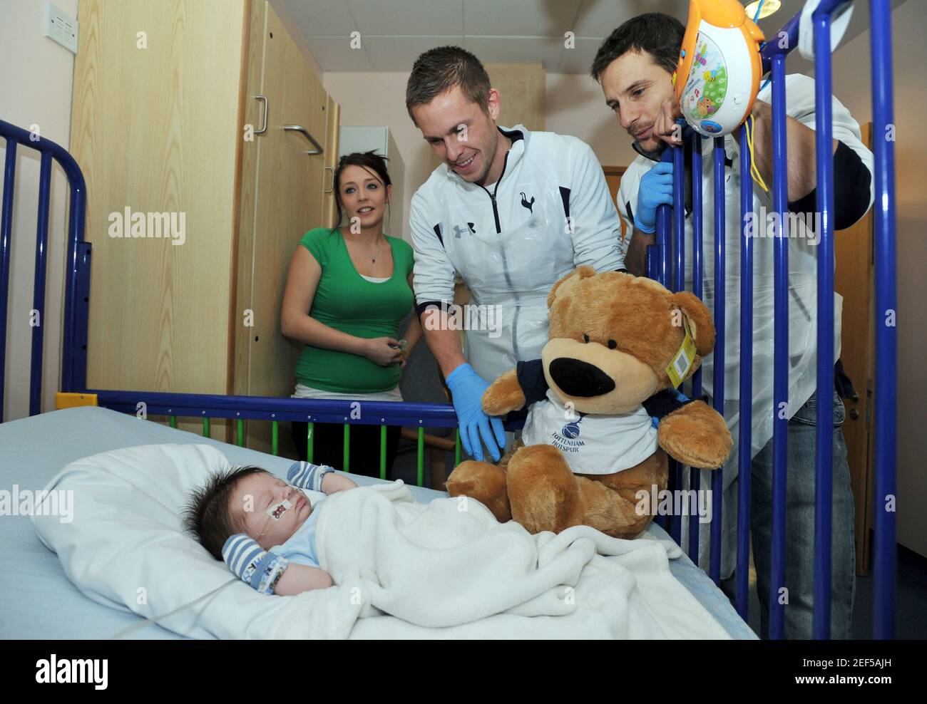 Middlesex hospital childrens ward hi-res stock photography and images ...