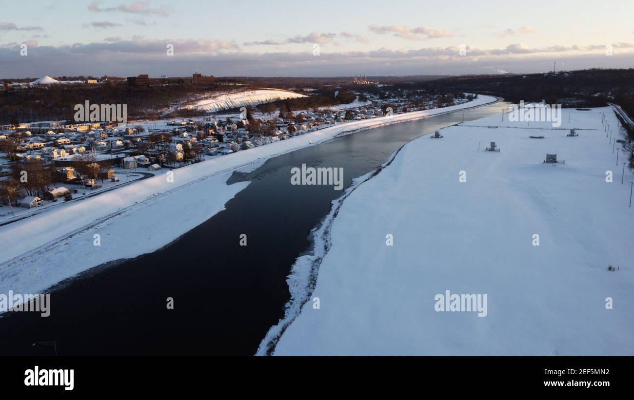 Miamisburg, United States. 16th Feb, 2021. (EDITORS NOTE: Image taken with drone)A general view of a partially frozen Great Miami River in Miamisburg. Winter Storm Uri leaves over six inches of snow in more than 25 states across the United States. Credit: SOPA Images Limited/Alamy Live News Stock Photo
